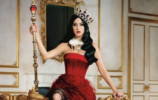 Killer Queen! Кейти Пери покори Hot 100 и UK Top 40, пуска нов парфюм (Видео) Killer Queen! Кейти Пери покори Hot 100 и UK Top 40, пуска нов парфюм (Видео)