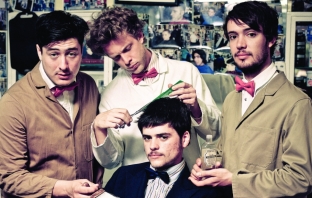 Mumford & Sons изхвърлени от стриптийз клуб