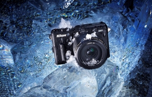 Nikon AW1 – първата 