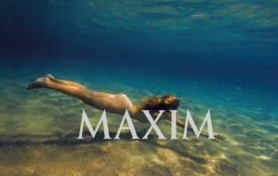 Хриси Димитрова се гмурна чисто гола под вода за уникална фотосесия в новия Maxim