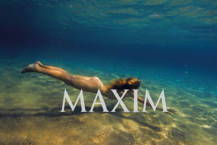 Хриси Димитрова се гмурна чисто гола под вода за уникална фотосесия в новия Maxim