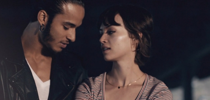Нинджи на ролери се бият за женско сърце в You Make Me на Avicii (Видео)