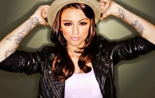 Съблазнителната Cher Lloyd пусна новото си видео I Wish с участието на T.I. Съблазнителната Cher Lloyd пусна новото си видео I Wish с участието на T.I.