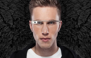 Гледай шоуто на Nicky Romero на TomorrowWorld през неговия Google Glass на живо!