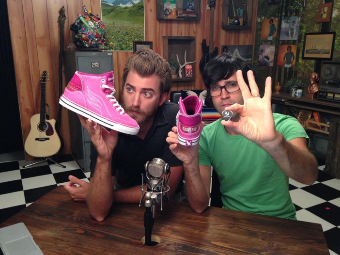 Каква е разликата между Nerd и Geek? Гледай Epic Rap Battle на Rhett & Link! 