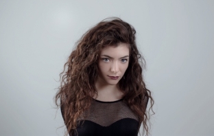 На 16 Lorde стана най-младата певица, покорила Hot 100 от четвърт век насам