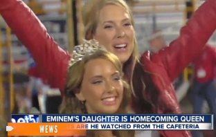 Дъщерята на Eminem стана Homecoming Queen в своята гимназия (Видео)