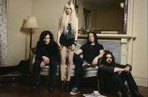 Тейлър Момсън е развратна кучка в Going to Hell на The Pretty Reckless (Видео)