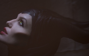 Анджелина Джоли в първи трейлър на Maleficent (Видео)