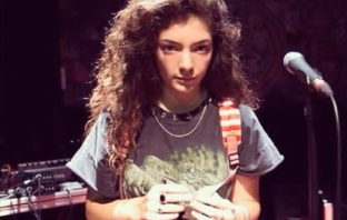 Lorde на 12 години забива як кавър на класика на Rainbow (Видео)