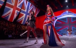 Тейлър Суифт блесна с Fall Out Boy на модно шоу на Victoria's Secret (Видео)