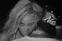 Beyonce с премиера на два клипа и рекорд по продажби в iTunes (Видео)