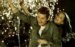 Джон Мейър и Кейти Пери са влюбени до уши в най-романтичното видео на 2013 г.