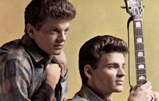 Фил Евърли от The Everly Brothers почина на 74 години Фил Евърли от The Everly Brothers почина на 74 години