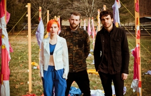 Paramore счупиха 10 световни рекорда в новото си видео Ain't It Fun