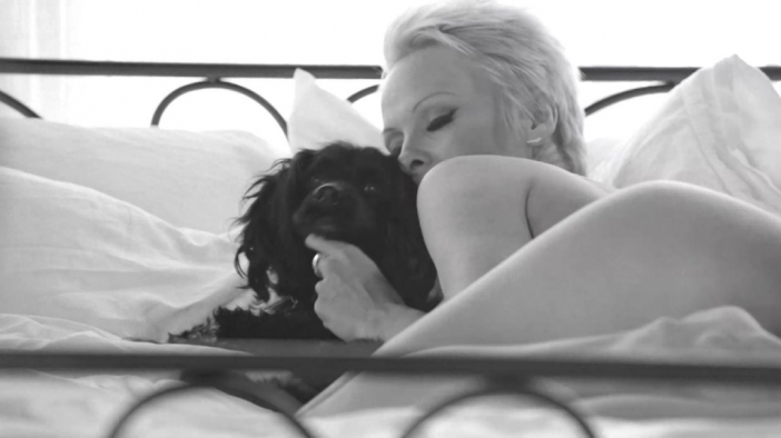 Памела Андерсън свали всичко за екстремно еротично видео на PETA