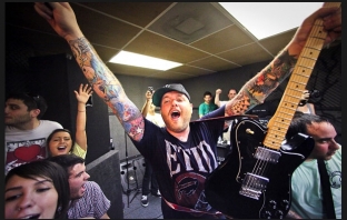 Обвиниха бившия китарист на New Found Glory в педофилия