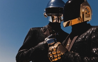 Изплува неиздаваната досега песен на Daft Punk и Jay-Z - Computerized (Аудио)