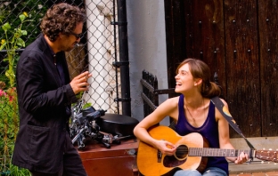 Кийра Найтли потапя Ню Йорк в музика в драмата Begin Again (Трейлър) Кийра Найтли потапя Ню Йорк в музика в драмата Begin Again (Трейлър)
