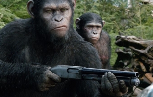 Маймуните се въоръжават в нови кадри от Dawn of the Planet of the Apes (Снимки)