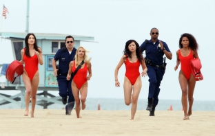 Let's Be Cops тръгва по следите на Bad Boys и 21 Jump Street с нов трейлър (Видео) Let's Be Cops тръгва по следите на Bad Boys и 21 Jump Street с нов трейлър (Видео)