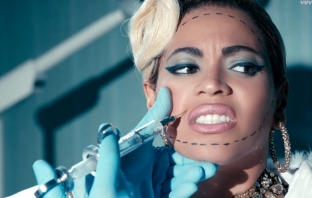 Beyonce със силно послание за цената на женската красота в Pretty Hurts (Видео)