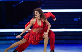 Dancing Stars 2014: Салсата на Михаела Филева и Светльо ги изстреля отново на върха
