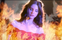 Lana Del Rey е в пламъци във видеото на West Coast