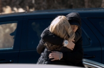 Eminem посвети на майка си режисираното от Спайк Лий видео Headlights
