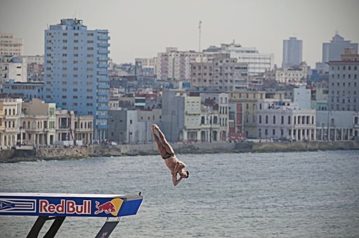 Блейк Олдридж с победа-дебют в световните серии Red Bull Cliff Diving 2014