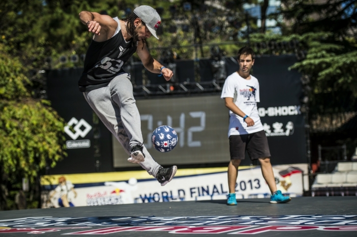 Уникално футболно шоу преди Световното в Бразилия с Red Bull Street Style в Пловдив