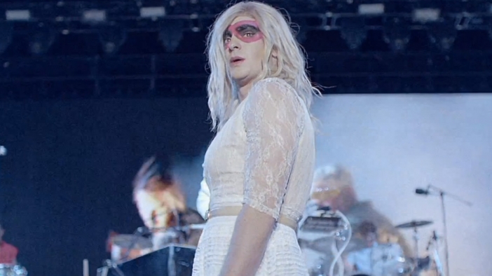 Спайдърмен Андрю Гарфийлд е гей в новото видео на Arcade Fire - We Exist