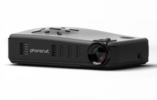 PhoneSuit Lightplay Smart Pico проектор – ако един екран не стига