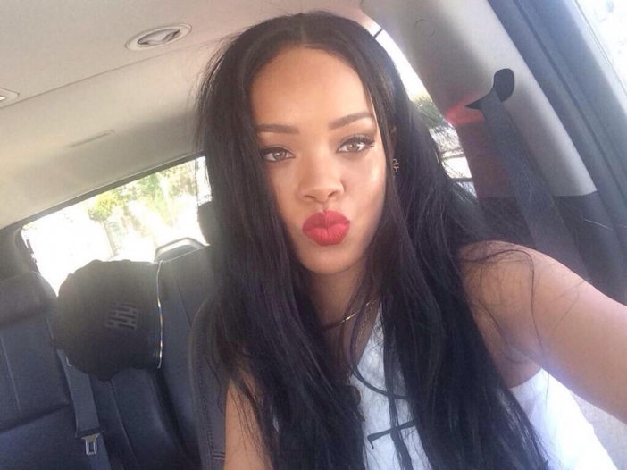Rihanna се появи гола на модно събитие в Ню Йорк