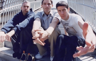 Beastie Boys осъдиха компания за енергийни напитки за 1,7 млн. долара Beastie Boys осъдиха компания за енергийни напитки за 1,7 млн. долара