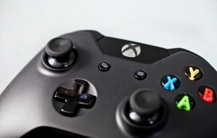 Контролерът на Xbox One вече официално е съвместим с PC
