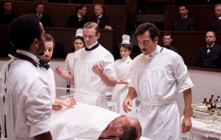 Първи пълен трейлър на The Knick (Видео) Първи пълен трейлър на The Knick (Видео)
