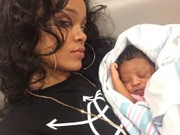 Rihanna продължава да споделя снимки на своята племенница (Снимки)