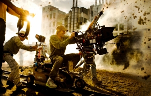 Майкъл Бей за критиците на Transformers: Age of Extinction: И те ще гледат филма накрая