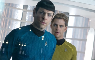 Star Trek 3 отвежда екипажа на USS Enterprise в дълбокия космос