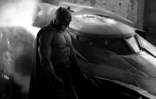 Comic-Con 2014: Бен Афлек е Batman в нов официален кадър на Batman V Superman: Dawn of Justice