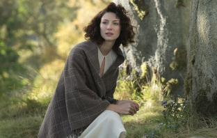 Outlander на Starz подновен за втори сезон