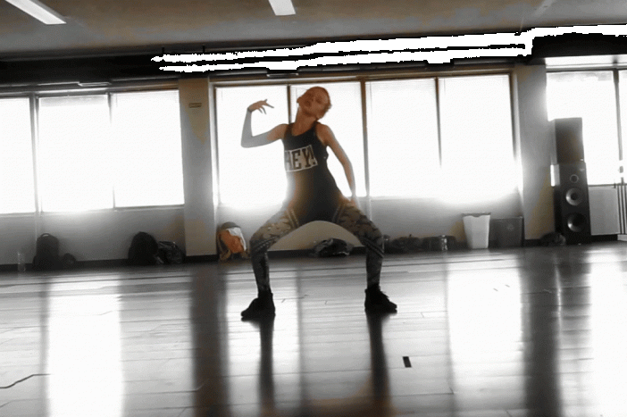 Танцът на 11-годишно момиче върху Anaconda на Nicki Minaj ще ви накара да полудеете (Видео)