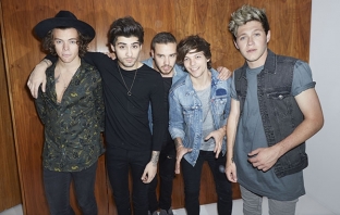 One Direction с ода за жените в новия си сингъл Steal My Girl (Аудио)