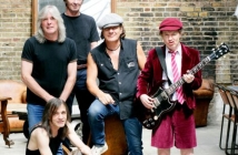 AC/DC пуснаха новата си песен Play Ball (Аудио)