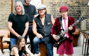 AC/DC пуснаха новата си песен Play Ball (Аудио)