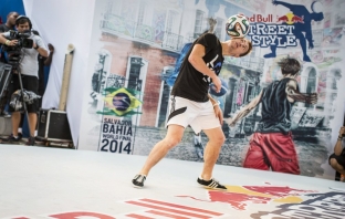 Британецът Андрю Хендерсън триумфира на Red Bull Street Style 2014 в Бразилия