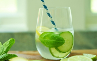 Новата супер напитка – вода с... краставица