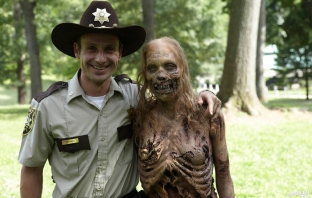 AMC подготвя spin-off сериал към The Walking Dead (Снимка)