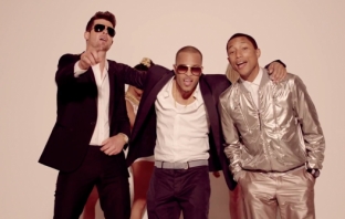Съдът реши: Робин Тик и Фарел Уилямс са плагиати! Плащат $7,3 млн. за Blurred Lines Съдът реши: Робин Тик и Фарел Уилямс са плагиати! Плащат $7,3 млн. за Blurred Lines